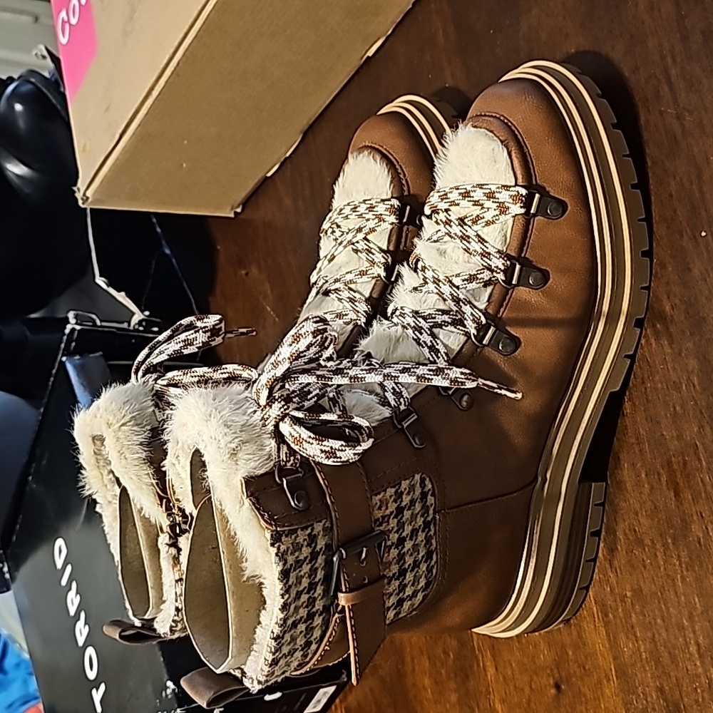 Camel fur winter boot